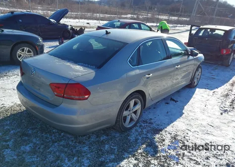 2012 Volkswagen Passat 2.5L Se z USA, uszkodzony, nr VIN 1VWBH7A37CC093862